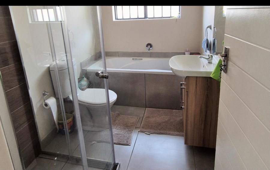 3 Bedroom Property for Sale in Overbaakens Eastern Cape